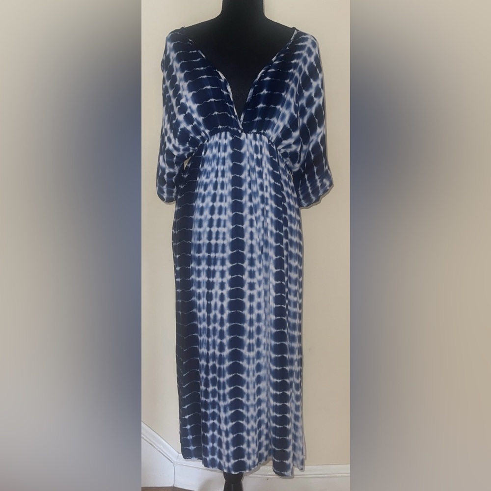 Tie dye bohemian cover up. Elastic waist. Pull over. 3/4 length sleeves.
